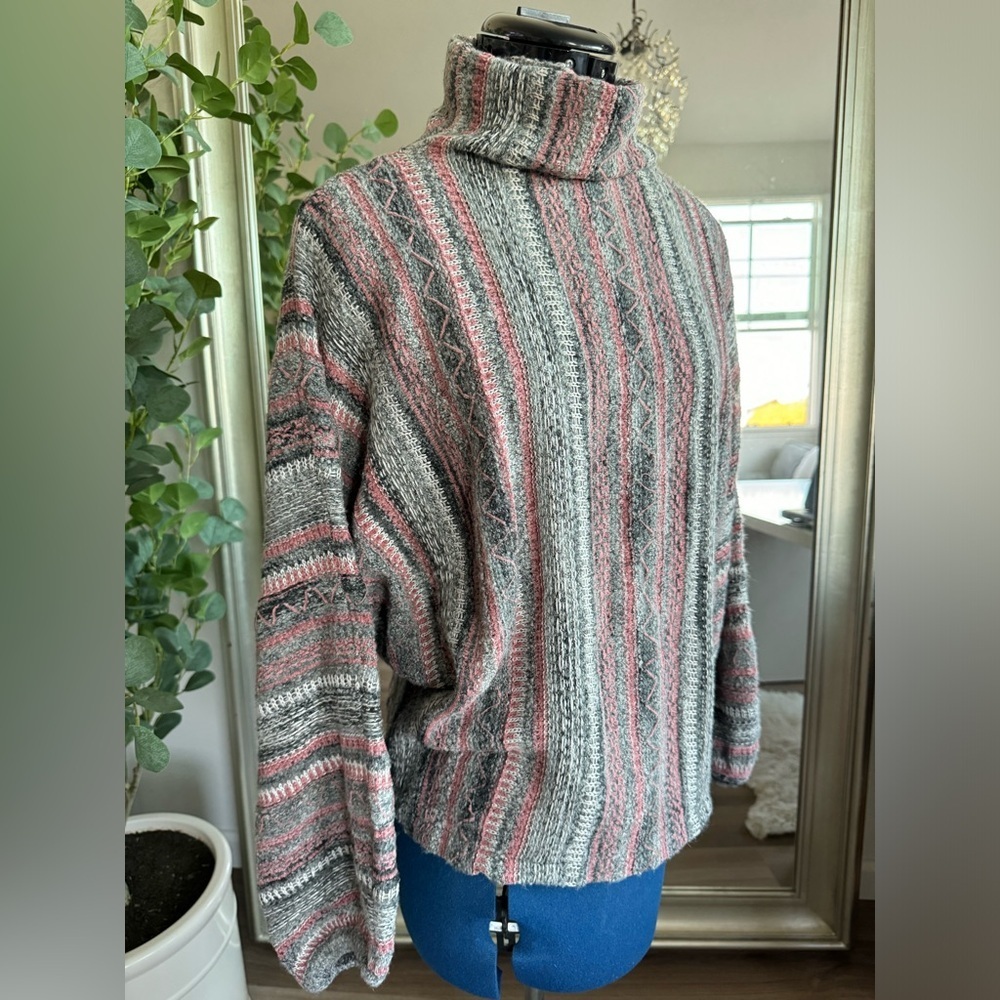 Gimmick by BKE knit striped mock neck sweater top size M